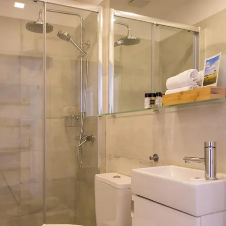 Stylish With Private Patio By Lovelystay * Лісабон