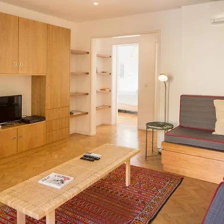 Stylish With Private Patio By Lovelystay Лісабон