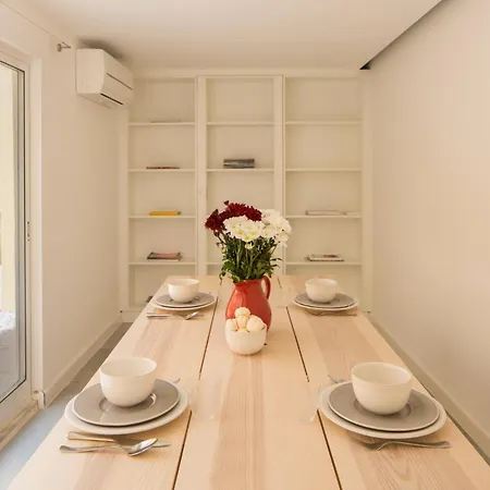Stylish With Private Patio By Lovelystay * Лісабон